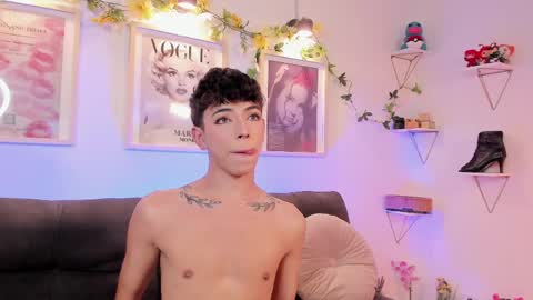 Snapshot of evan_voss chatting on April 19, 8:22 pm Evan voss help me get 200 likesindependent model online show from April 19, 8:22 pm