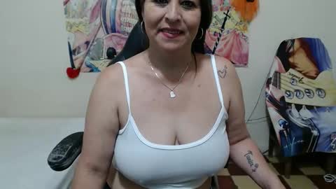 Snapshot of evangelinhotxxx33 chatting on December 1, 11:14 pm Eva online show from December 1, 11:14 pm