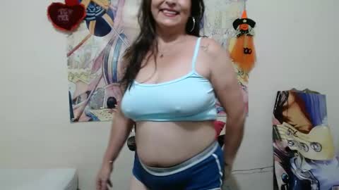 Snapshot of evangelinhotxxx33 chatting on December 17, 8:21 pm Eva online show from December 17, 8:21 pm