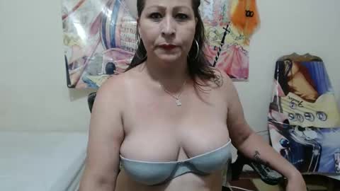 Snapshot of evangelinhotxxx33 chatting on February 7, 9:15 pm Eva online show from February 7, 9:15 pm