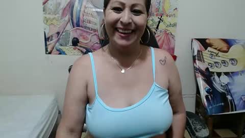 Snapshot of evangelinhotxxx33 chatting on February 18, 12:15 am Eva online show from February 18, 12:15 am