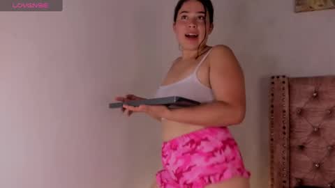 Snapshot of evangely_fox chatting on November 13, 8:13 am evangely_fox online show from November 13, 8:13 am