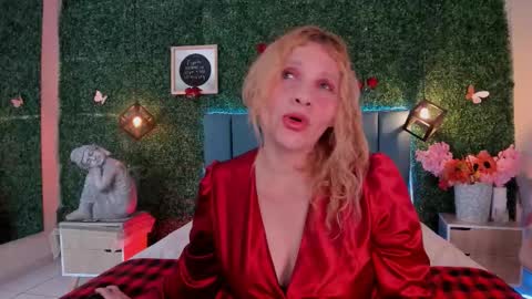 Snapshot of evangelyne_rose chatting on March 7, 7:33 pm Evangelyne online show from March 7, 7:33 pm