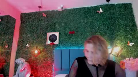 Snapshot of evangelyne_rose chatting on March 16, 7:29 pm Evangelyne online show from March 16, 7:29 pm