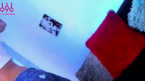 evanllelyne online show from July 13, 11:57 am