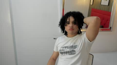 Snapshot of evannnight chatting on April 9, 3:50 am Evann online show from April 9, 3:50 am