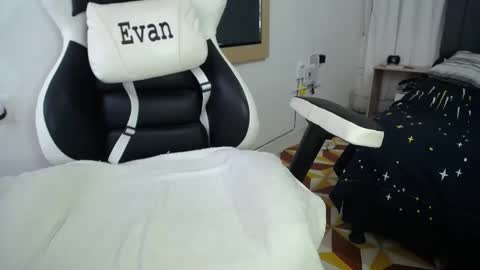 Evan online show from December 9, 11:36 am
