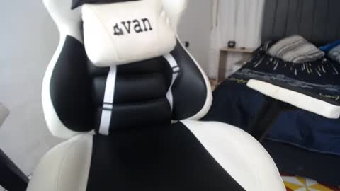 Evan online show from January 6, 6:10 pm