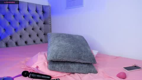 Eva Olimpo online show from April 2, 8:50 pm