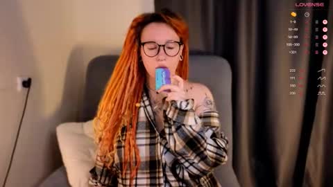 Snapshot of evaredmooon chatting on November 19, 8:47 am Moon online show from November 19, 8:47 am