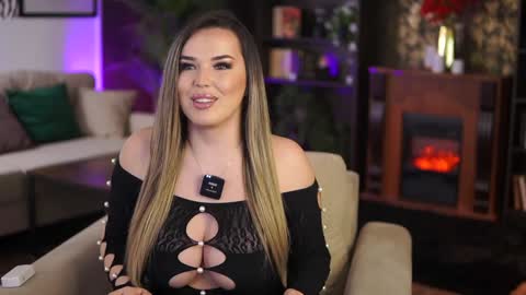 Snapshot of evasunderland chatting on February 8, 3:41 am Eva online show from February 8, 3:41 am