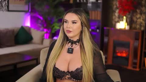 Snapshot of evasunderland chatting on October 25, 3:40 pm Eva online show from October 25, 3:40 pm