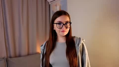 Snapshot of evawyliam chatting on April 10, 2:44 pm im EVA im new here dont be rude online show from April 10, 2:44 pm