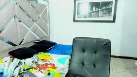 Eva And Emmanuel online show from March 23, 1:04 pm