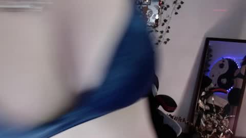 Eve Blue  friends. IG eve blue77 TW EveBlue 1 OF eveblue7 online show from May 24, 2:27 am