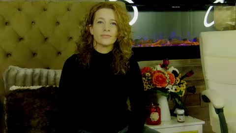 Snapshot of evehamilton chatting on January 17, 8:01 pm EveHamilton online show from January 17, 8:01 pm