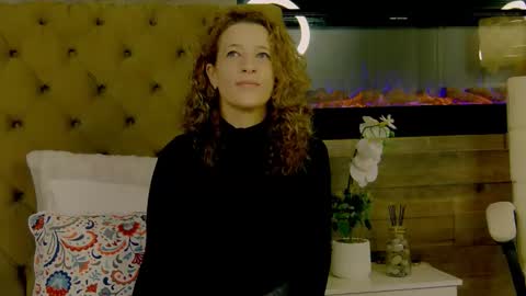 Snapshot of evehamilton chatting on February 5, 7:29 pm EveHamilton online show from February 5, 7:29 pm