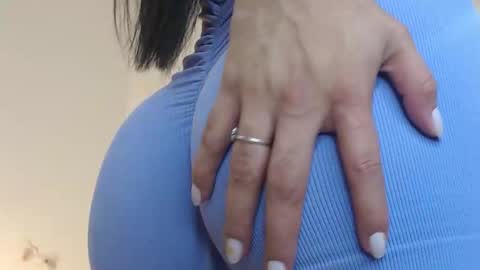 Snapshot of evelin_leroy chatting on October 25, 12:02 pm BELLA online show from October 25, 12:02 pm