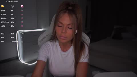 Evelina online show from October 17, 2:41 pm