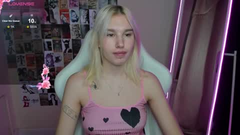 Evelina online show from November 18, 1:22 am