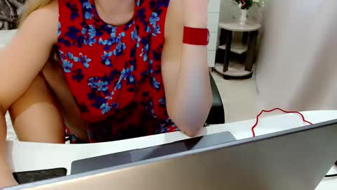 evelove online show from October 14, 5:08 am