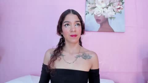 Snapshot of evelyn__rose1 chatting on March 16, 7:18 pm evelyn__rose1 online show from March 16, 7:18 pm