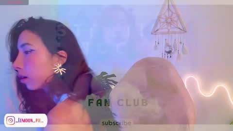 Snapshot of evelyn_chelle chatting on October 18, 12:02 am Im Eve or Chelle Next Stream 191224 online show from October 18, 12:02 am