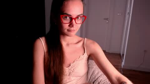 Snapshot of evelyn_gg chatting on April 23, 9:41 am Evelyn online show from April 23, 9:41 am