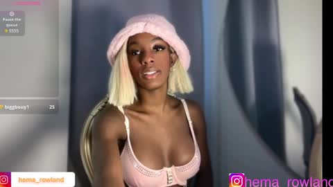 E V E L Y N  online show from December 12, 11:18 am