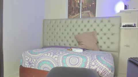 evelyn_jones__ online show from September 25, 2:43 pm