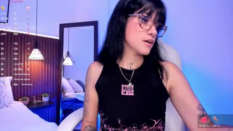Snapshot of evelyn_samantha chatting on October 18, 2:47 am evelyn online show from October 18, 2:47 am
