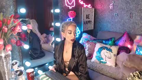 EvelynaGrey online show from December 3, 9:00 am