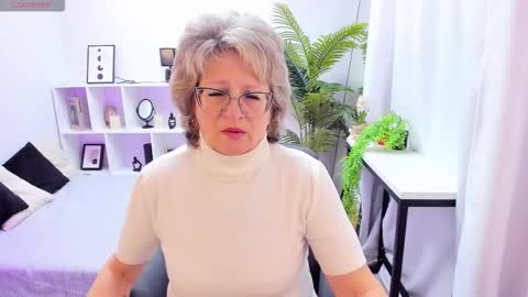 Evelyn online show from November 4, 5:06 am