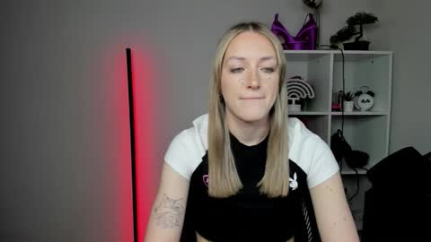 evelynblond online show from March 9, 6:28 am