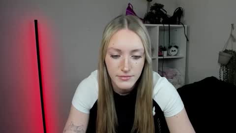 evelynblond online show from April 16, 12:39 pm