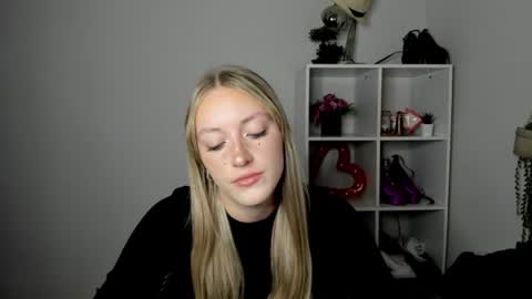 Snapshot of evelynblond chatting on July 16, 12:33 pm evelynblond online show from July 16, 12:33 pm