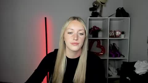 Snapshot of evelynblond chatting on July 17, 1:07 pm evelynblond online show from July 17, 1:07 pm