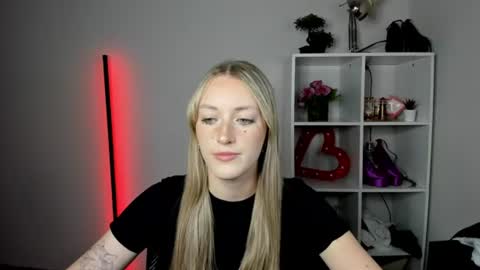 Snapshot of evelynblond chatting on July 20, 12:29 pm evelynblond online show from July 20, 12:29 pm