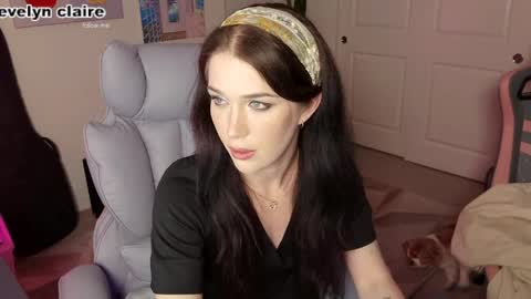 Evelyn Claire online show from May 1, 5:01 am