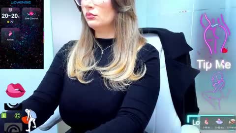 evelyne_rose online show from April 9, 5:07 am