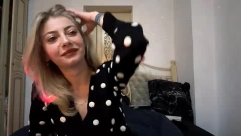 Mia online show from February 22, 5:33 pm