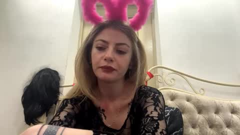 Mia online show from February 23, 5:43 pm