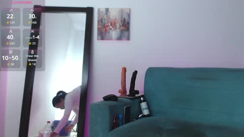 Evelyn martinez  online show from April 7, 7:58 pm