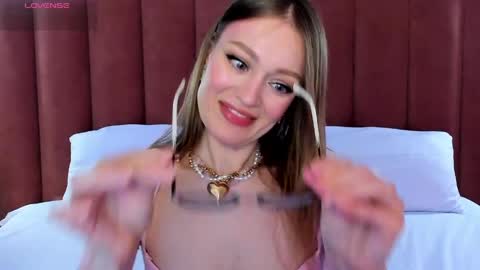 Evelyn online show from April 13, 1:44 am