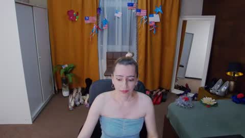 Snapshot of evelynreagan chatting on August 1, 6:23 am evelynreagan online show from August 1, 6:23 am