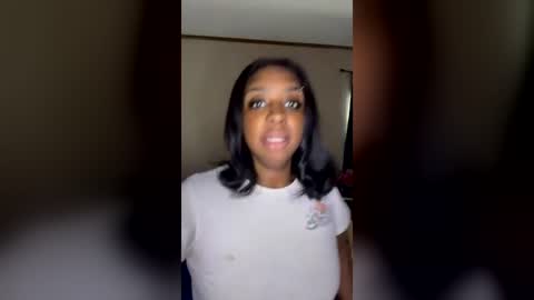 evemonroe17 online show from July 28, 6:20 pm