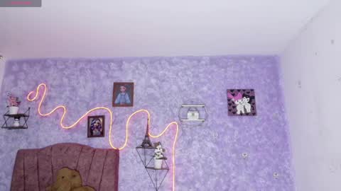 everlin__hot_ online show from April 19, 4:12 am