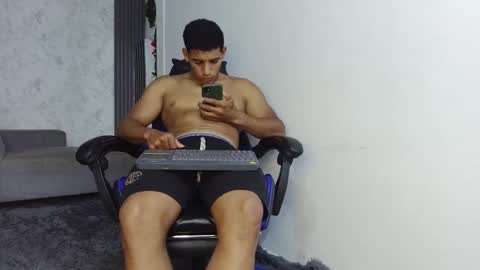 Snapshot of evessinn chatting on November 24, 7:57 pm luis online show from November 24, 7:57 pm