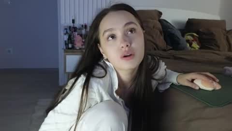 Snapshot of evi_woow chatting on April 29, 10:27 pm evi_woow online show from April 29, 10:27 pm