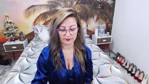 Snapshot of eviajoness chatting on December 11, 9:23 pm Evia online show from December 11, 9:23 pm